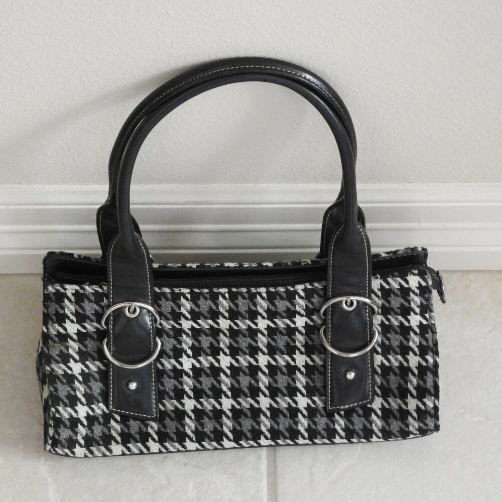 Black and white houndstooth purse